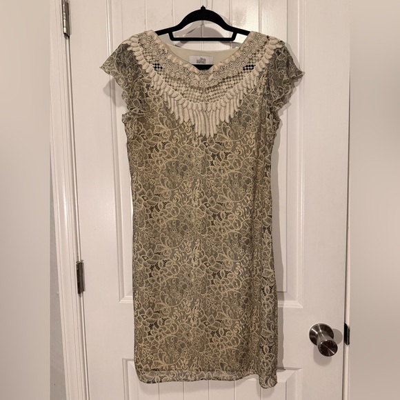 Badgley Mischka Dresses & Skirts - Badgley Mischka Lace Mini Dress, Cream and Black, size 8